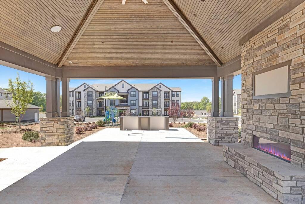 Stylish New Condo In Concord Exterior foto